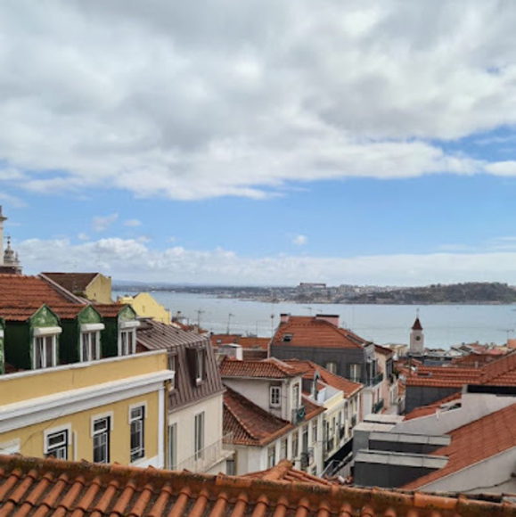 Meet your Posher, Camila - Picture 1 of 1